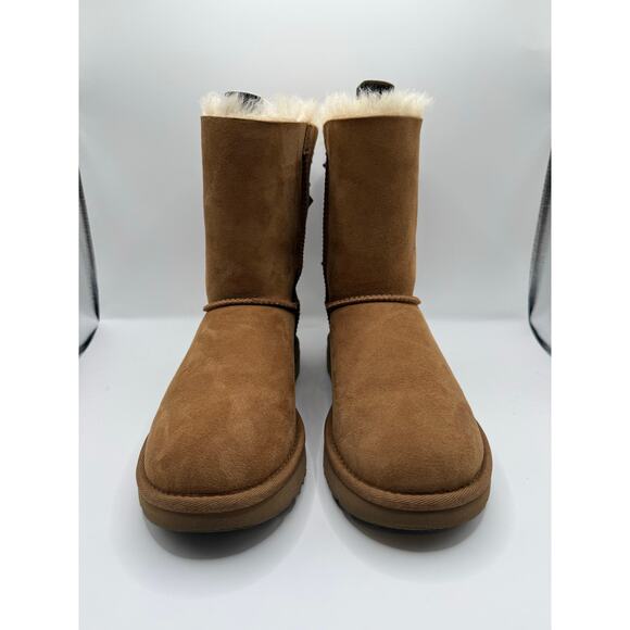 UGG women’s Bailey bow boot size 6 main image 5